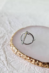 ANILLO DE METAL CON STRASS - 