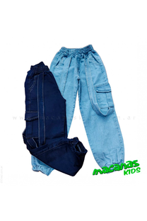 Cargo mom con tirantes en jean