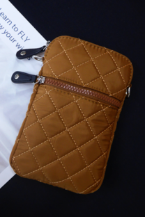 PHONE BAG MATELASSE CON BOLSILLO Y TIRA CINTO - 