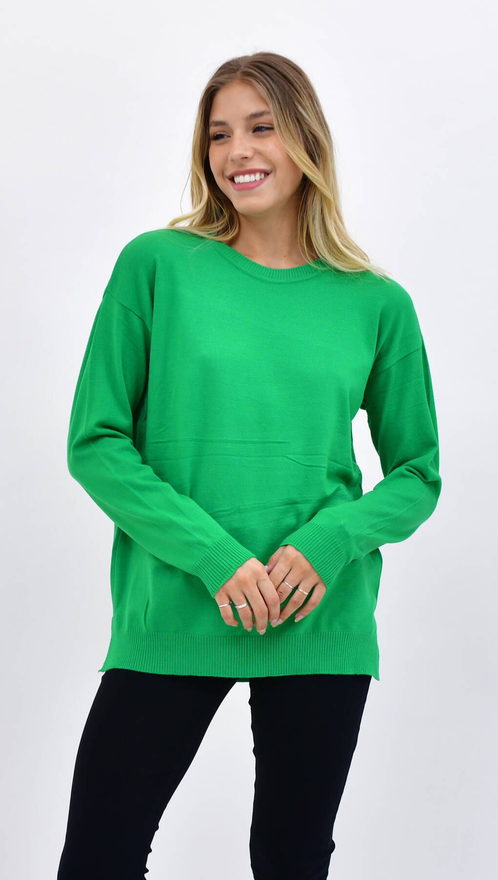 Imagen carrousel Sweater Intermedio Con Tajos 2