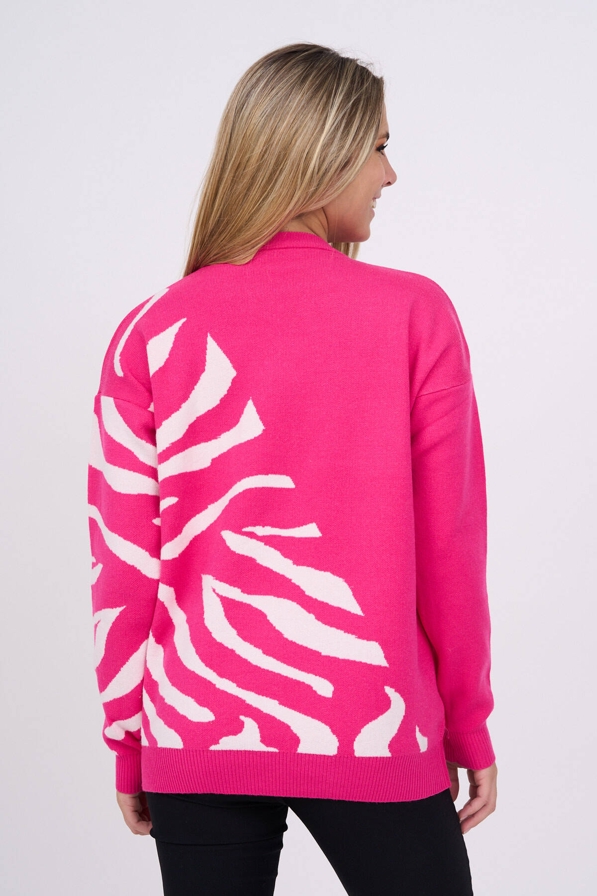 Imagen carrousel Sweater Mitad Animal Print 2