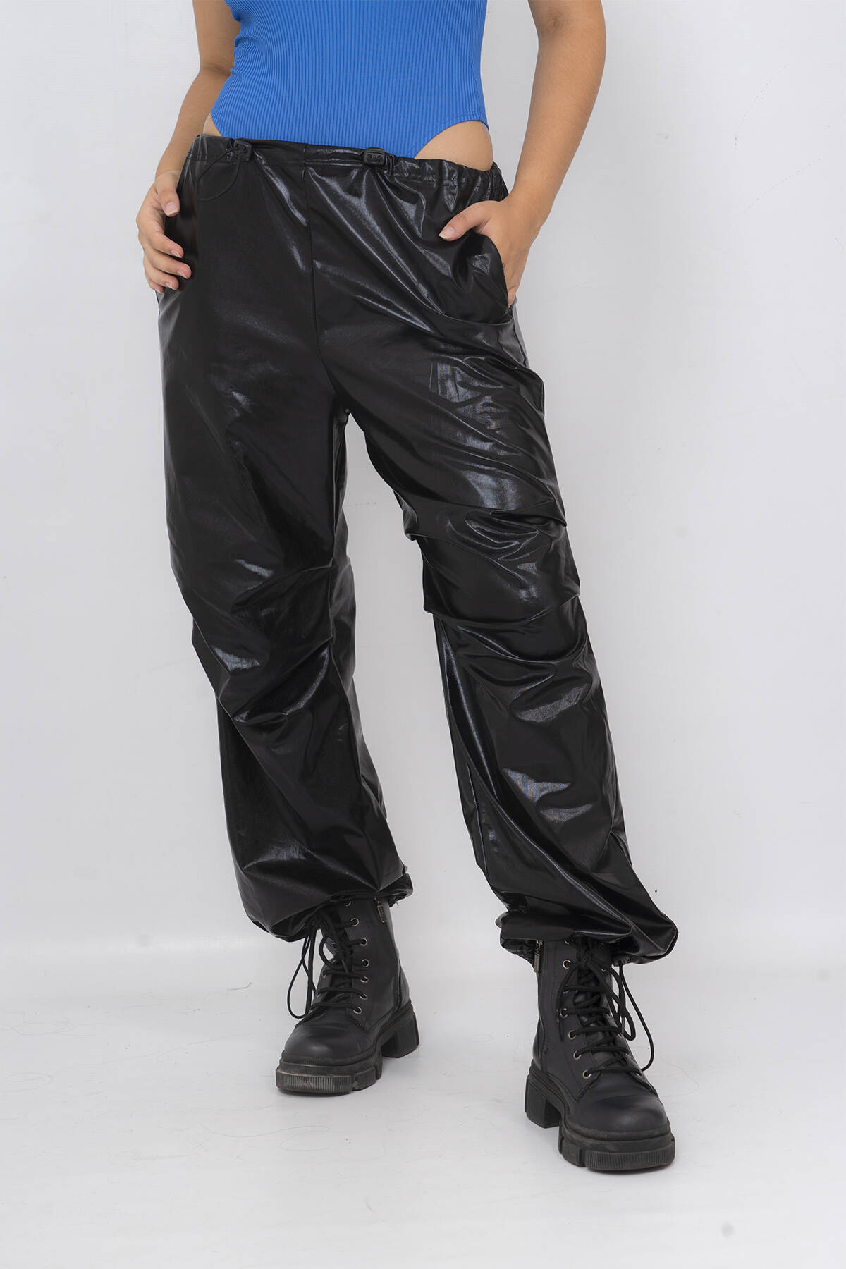 Imagen carrousel pantalon parachute shinny 4