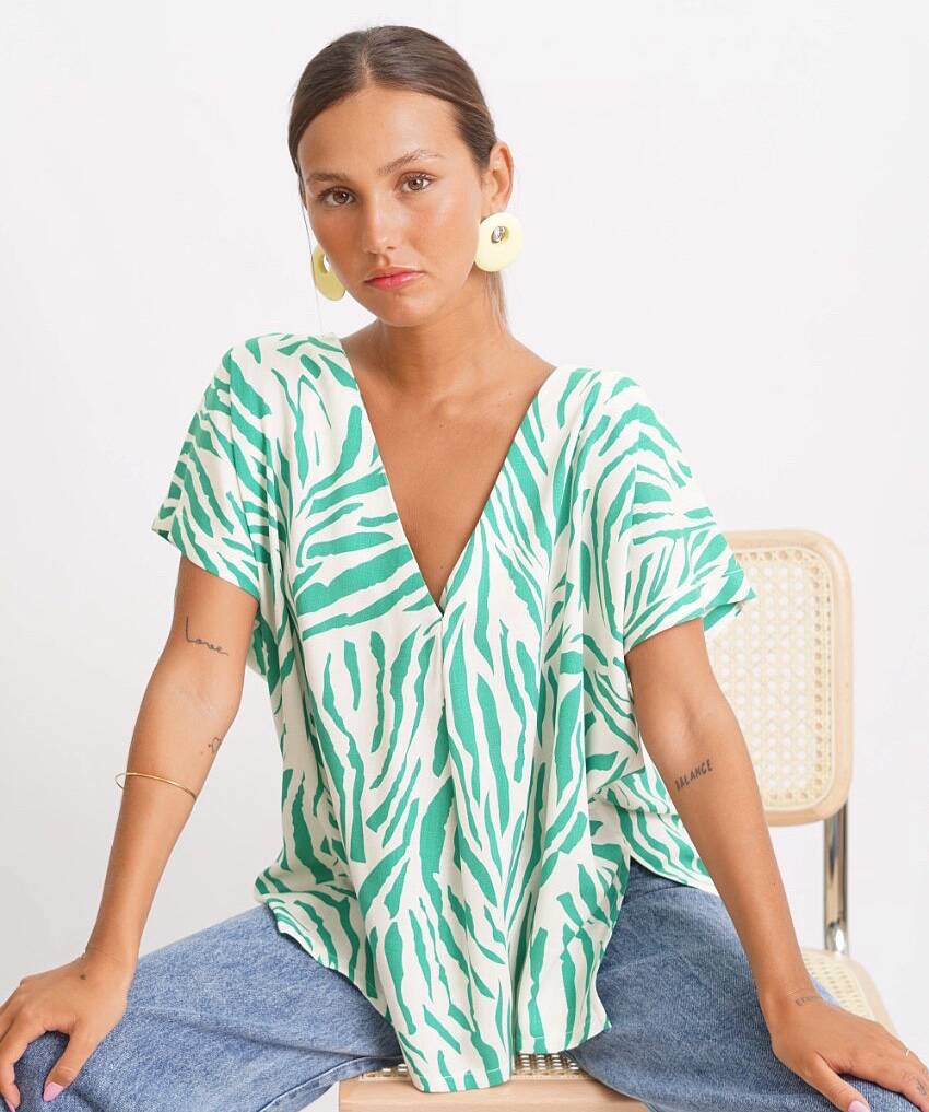 Imagen carrousel Blusa de lino estampado zebra escote V  2