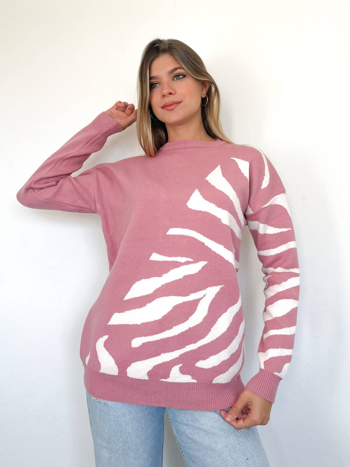 Imagen carrousel Sweater Mitad Animal Print 8