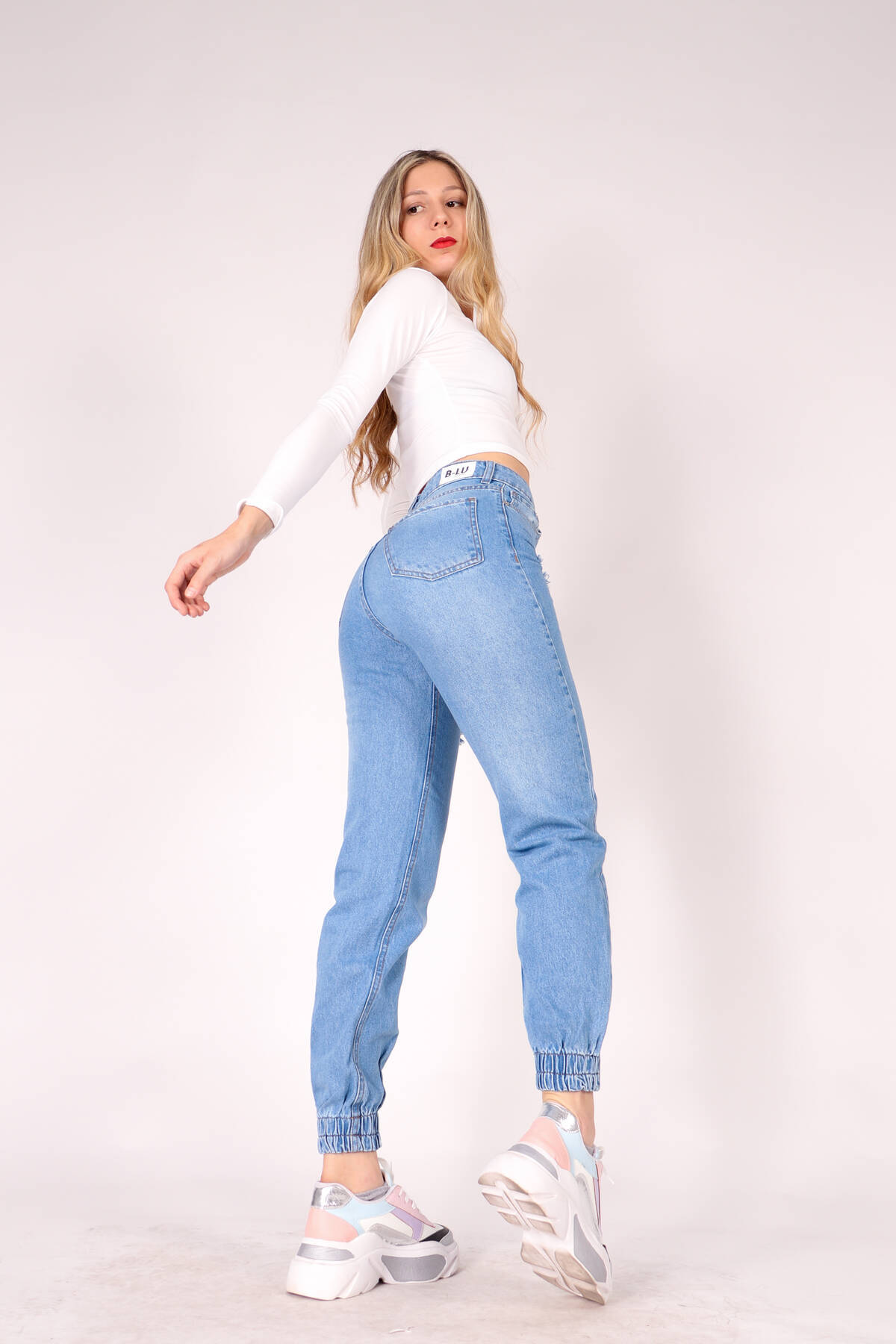 Imagen carrousel Jeans MomFit Rígido ruedo con elástico con roturas 1