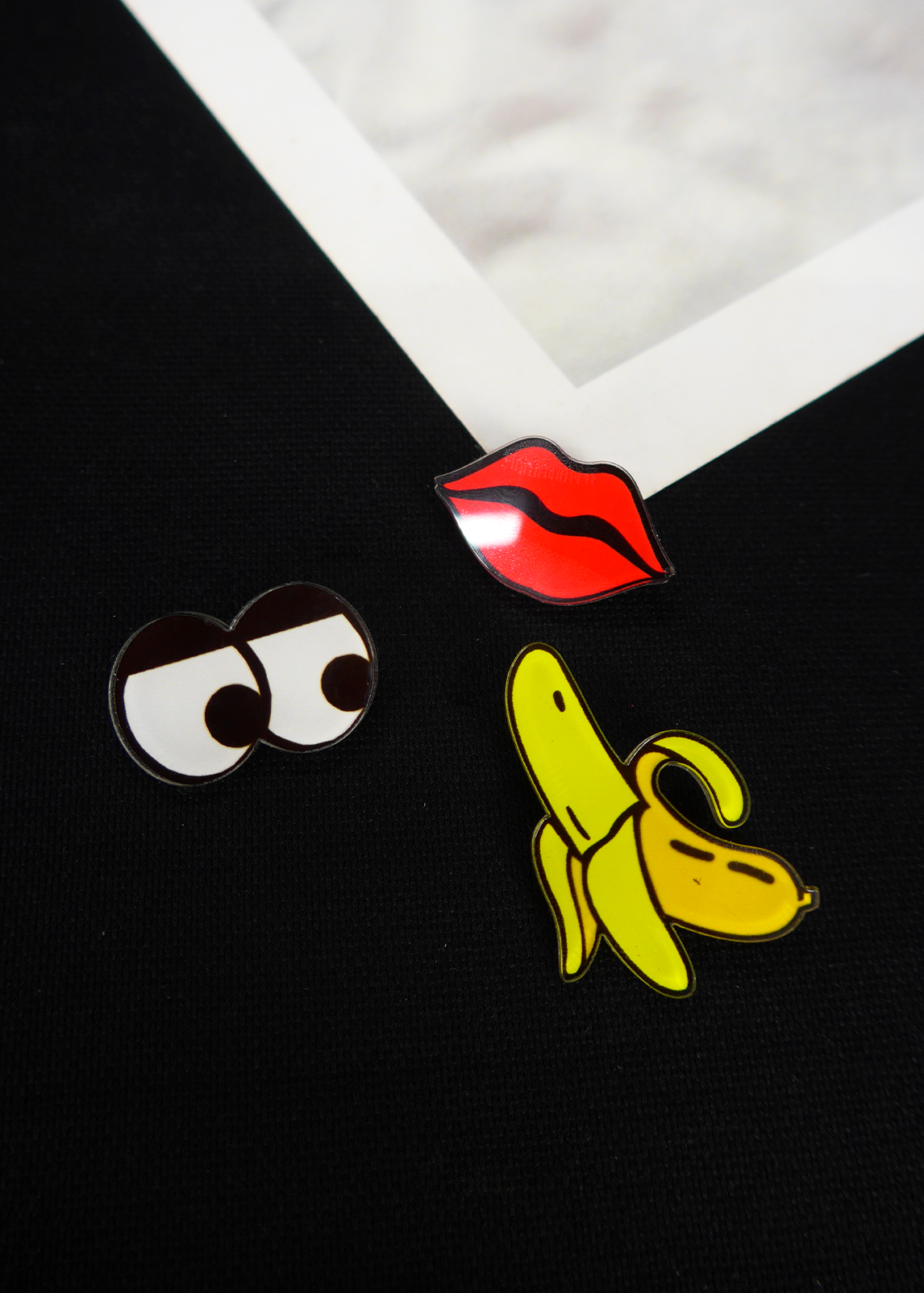 Imagen producto SET DE PINES EYES  LIPS  BANANA 0